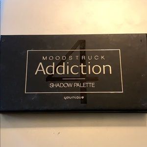 Younique #4 eyeshadow palette